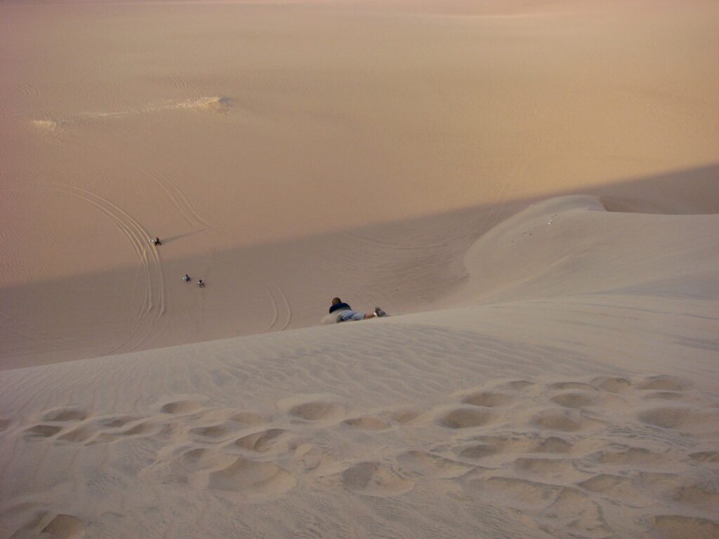 Tour Ica y Nasca (2D/1N)